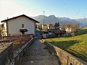 90 Rientro seguendo il percorso di salita eccetto a Somendenna, dove da questo punto entro nelle vie del paese 